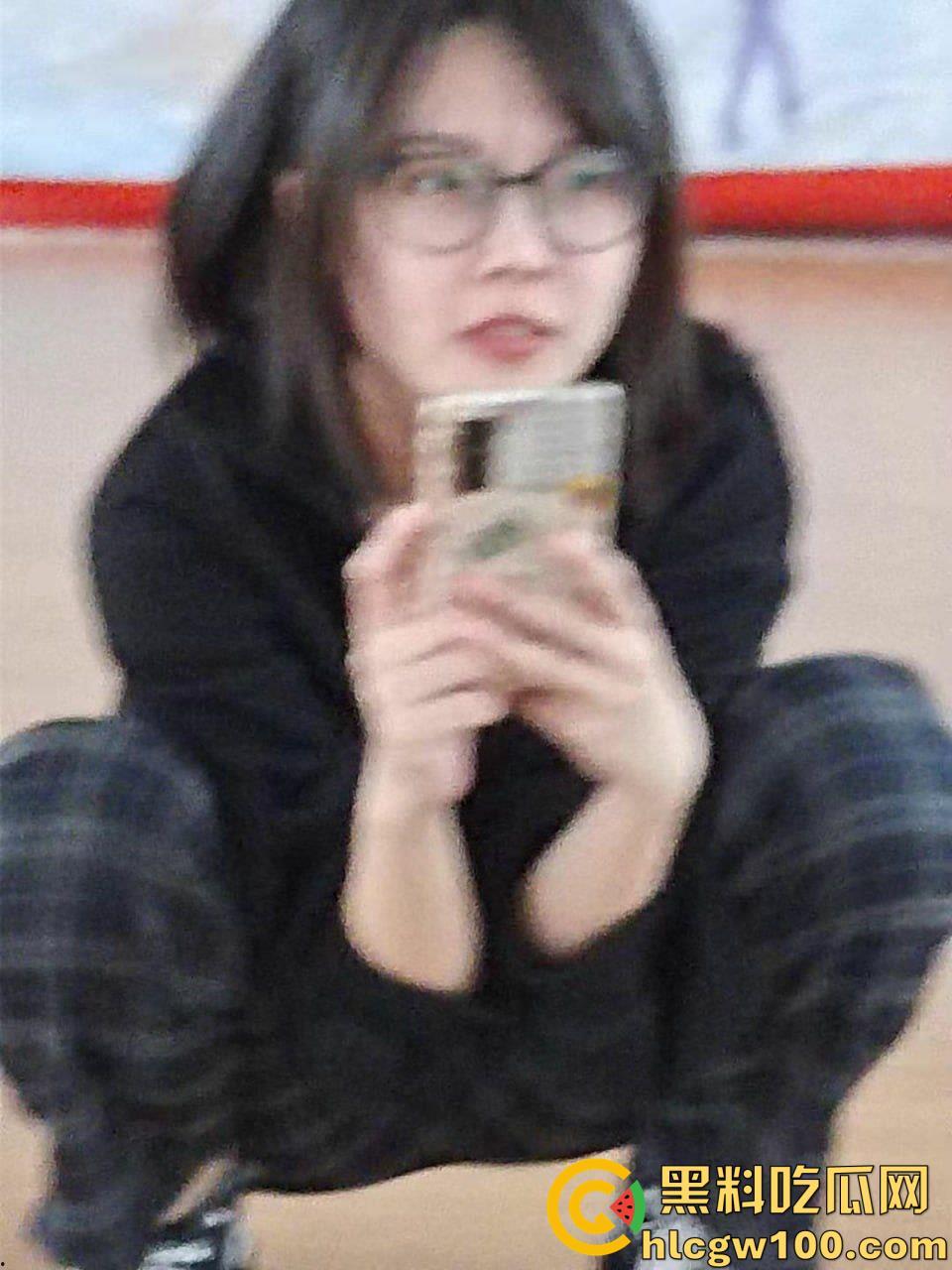 深圳女高清纯反差妹妹【张颖】 ,打飞机口爆技法娴熟,撅屁股被插是尽显风骚-4