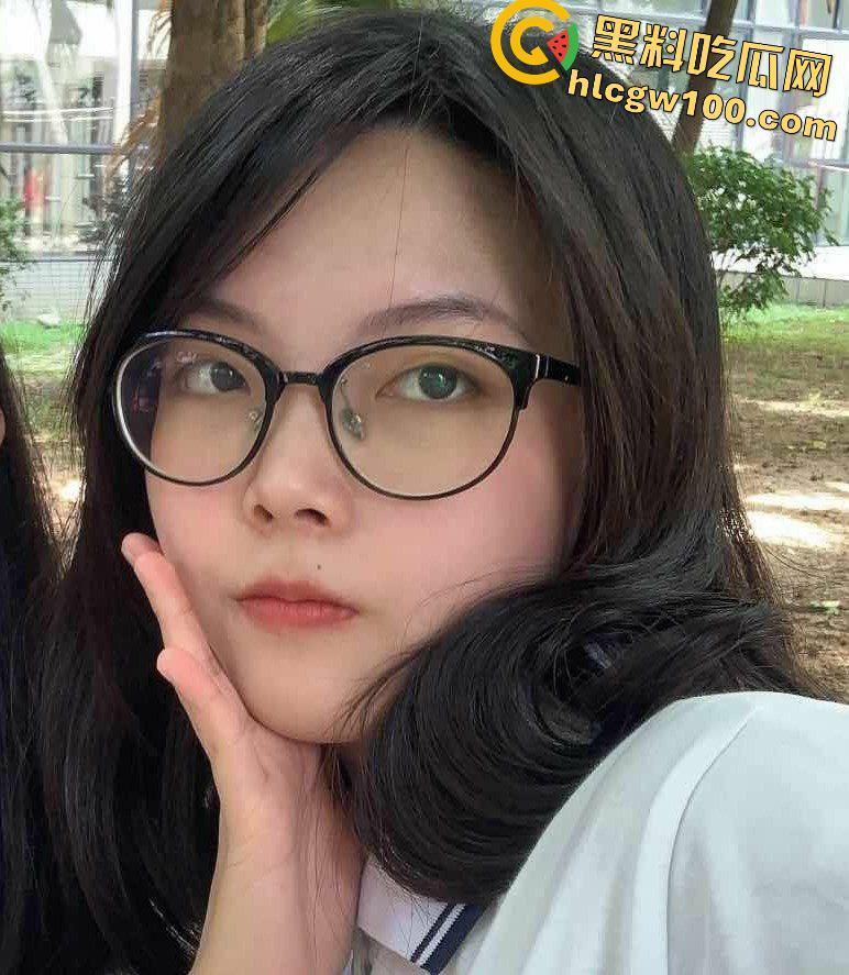 深圳女高清纯反差妹妹【张颖】 ,打飞机口爆技法娴熟,撅屁股被插是尽显风骚-5