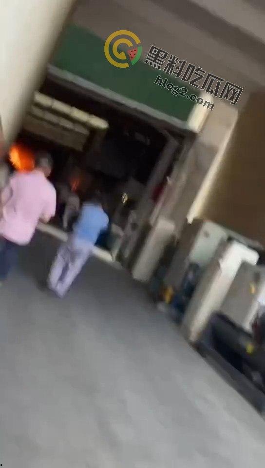 浙江宁波奉化工厂突发大火！不到五分钟车间化作火海，工人全力扑救无果-8