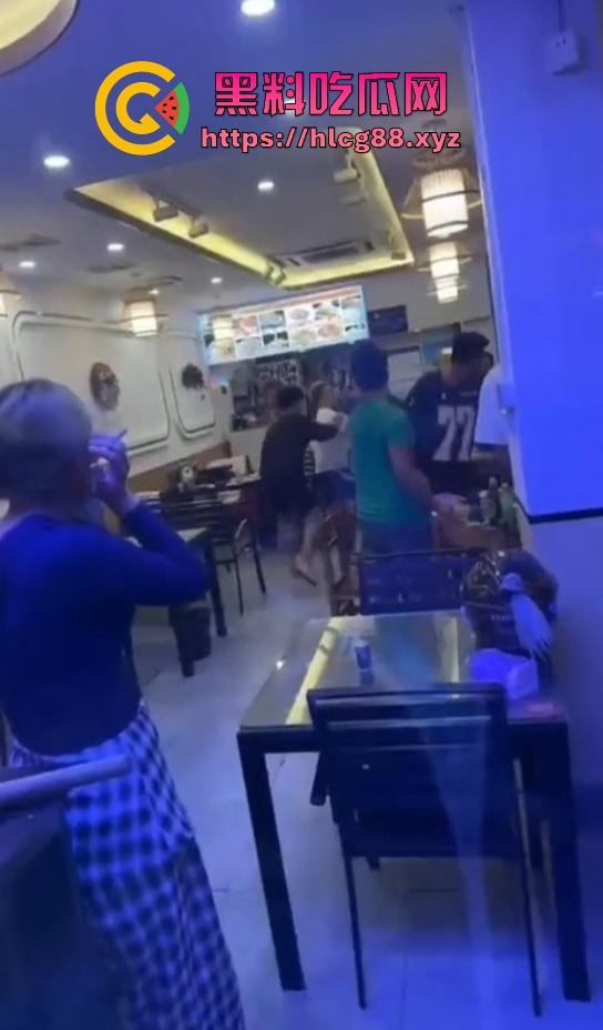 三亚精神小伙被800块一斤的皮皮虾破防,拒付账单 直接从店内打到店外 皮皮虾我都没这么刚!-7