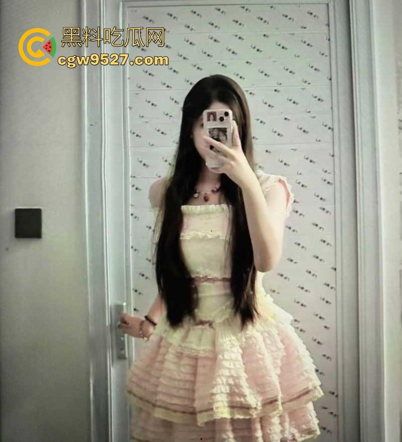 辽宁工商学院高颜值大学生【刘慧慧】高校的耀眼校花,肤白貌美,身材火辣,被富二代包养随意玩弄调教!-3