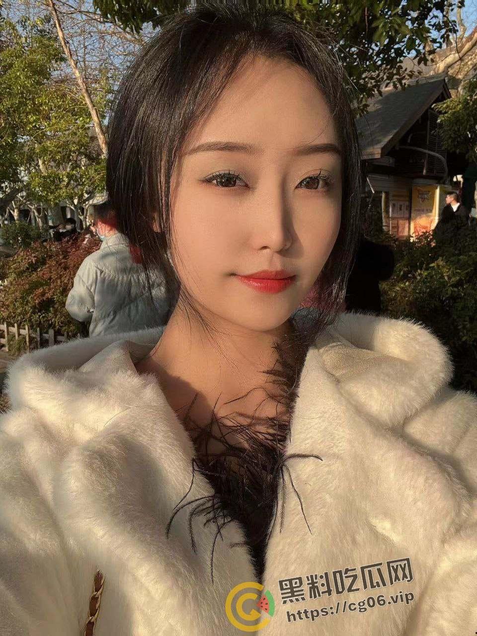 杭州幼师反差婊 白天教小孩 晚上口大人 老少皆宜 极品口活吞吐 媚眼如丝-4