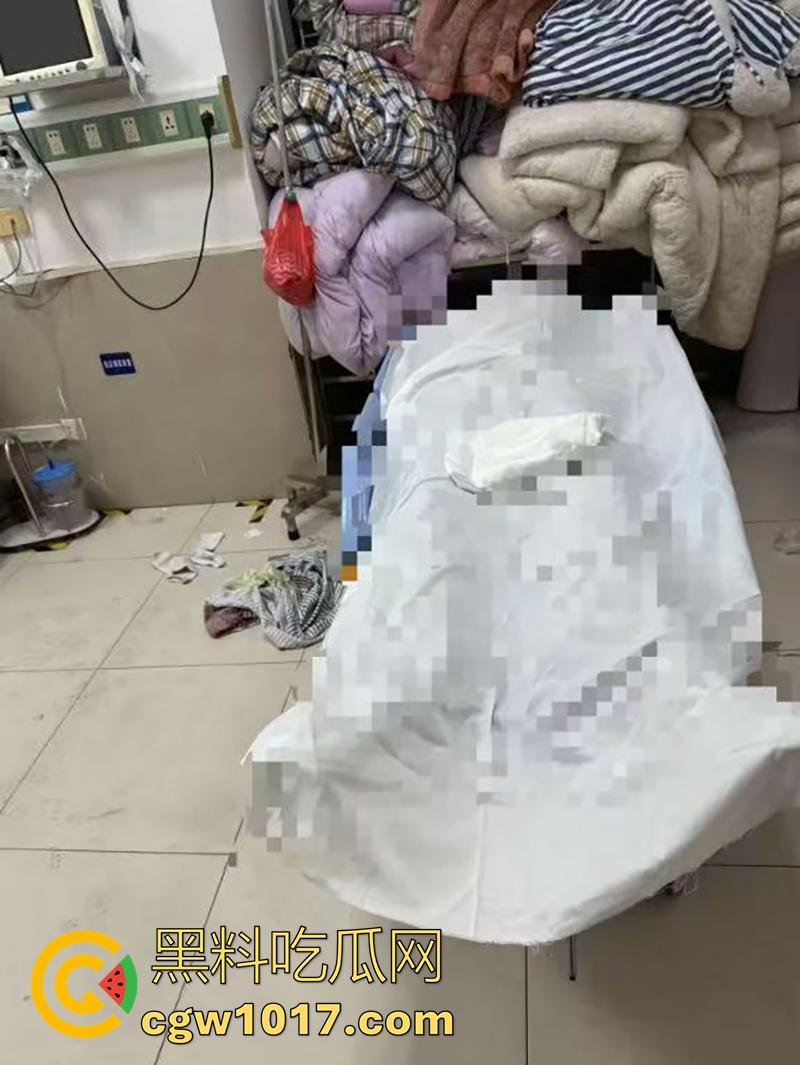 商场玩真人CS,竟真玩出人命了,广东阳江某商场,举办真人cs,竟用帆布当掩体,导致18岁男子掉下去摔死!-7