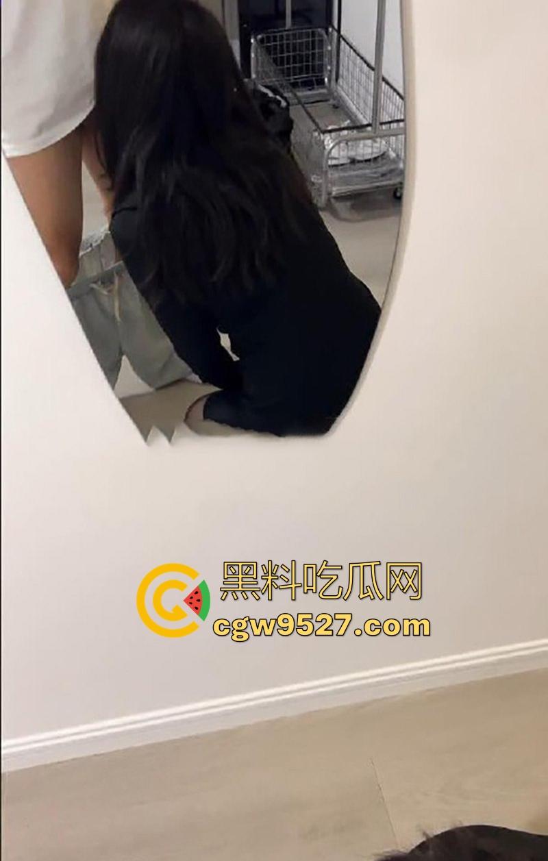 海角乱伦大神,约会行政黑丝姐姐,激情蹂躏深喉口爆,这性感巨乳身材,大奶子都被打红了,激情后入打桩!-3