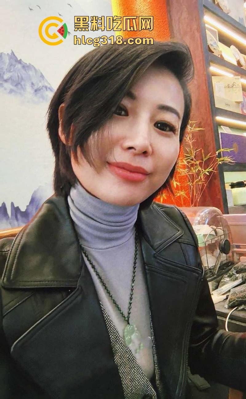 浙江极品人妻【王权怡】性爱视频曝光!短发熟妇在线约炮,淫水狂流骚态诱人,骑乘榨精浪叫声不断!-5