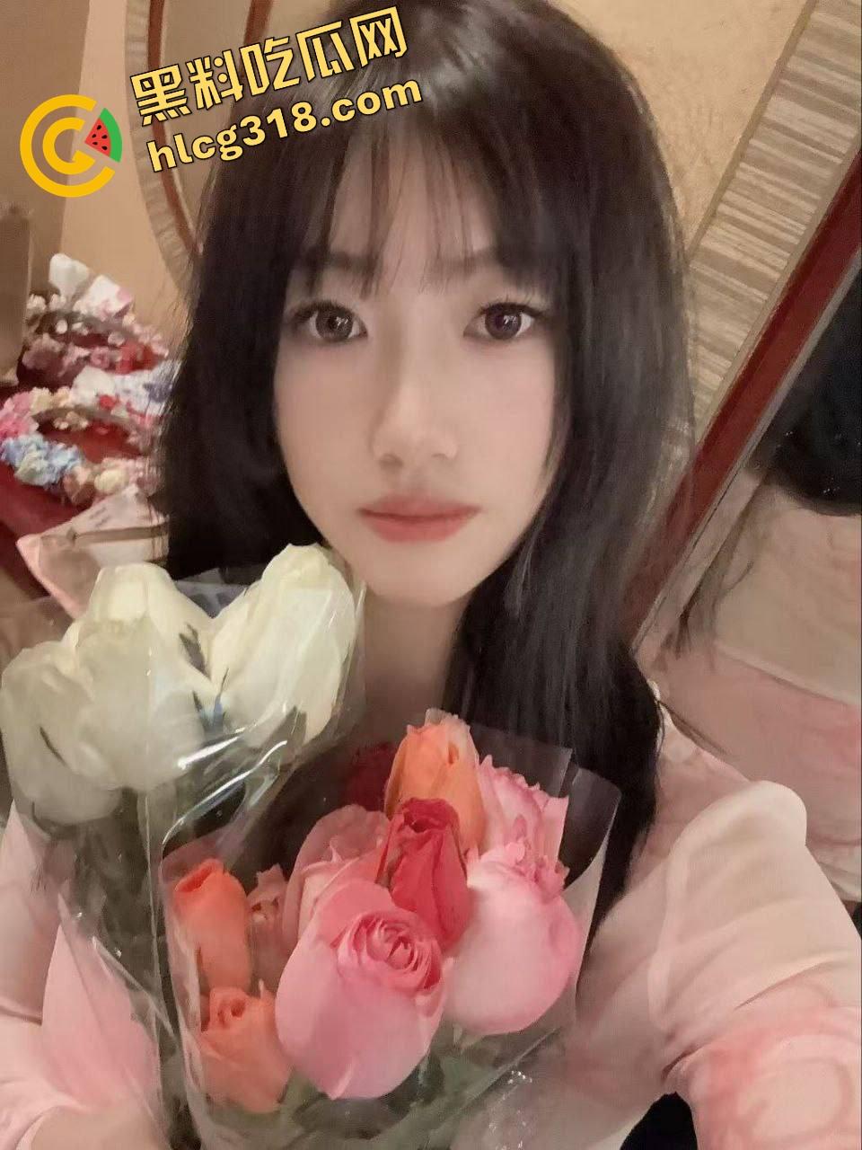 清华北大抢着要的校花,被干成三洞齐喷的舔棒狗,舔了三个月的女神,被我用狗链拴着后入肏到尿失禁!-4