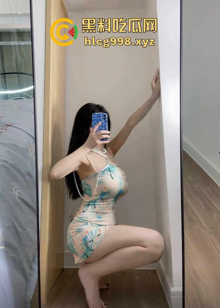 抖音博主【奶八】装清纯骗粉丝,300块直接开大尺度会议,骚穴看个够!-4