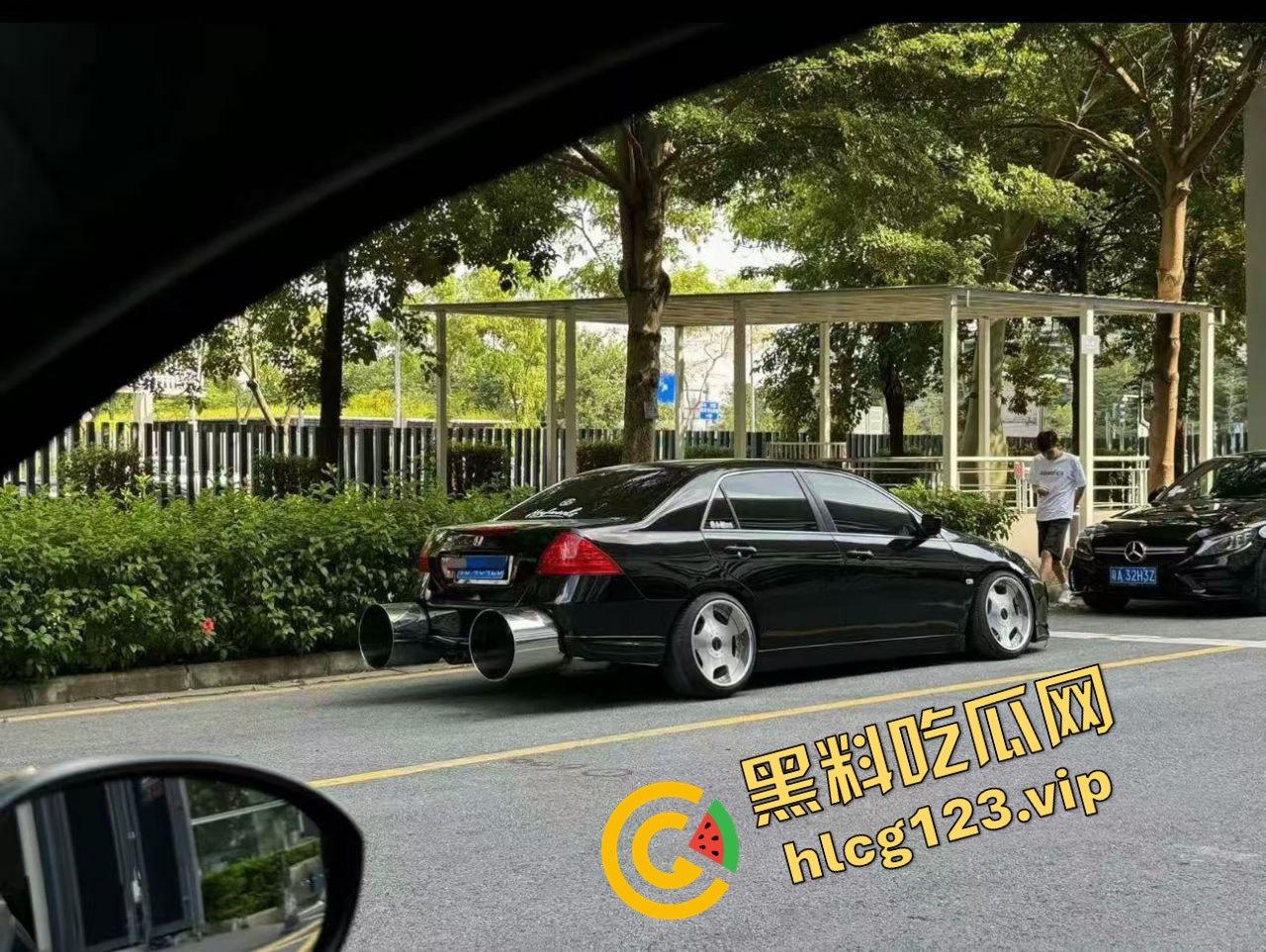 广东抖音网红改装车离谱！排气孔大到能塞下一个人，玩得也太过分了吧！