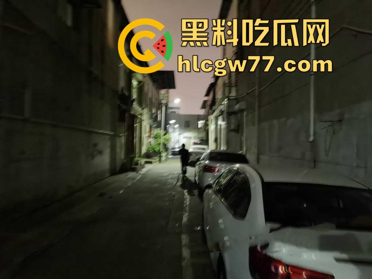 踏马是个人才啊,拿鱼换炮!两个钓鱼佬拿钓的鱼去找街边快餐店换炮,还真被他换到了!-6