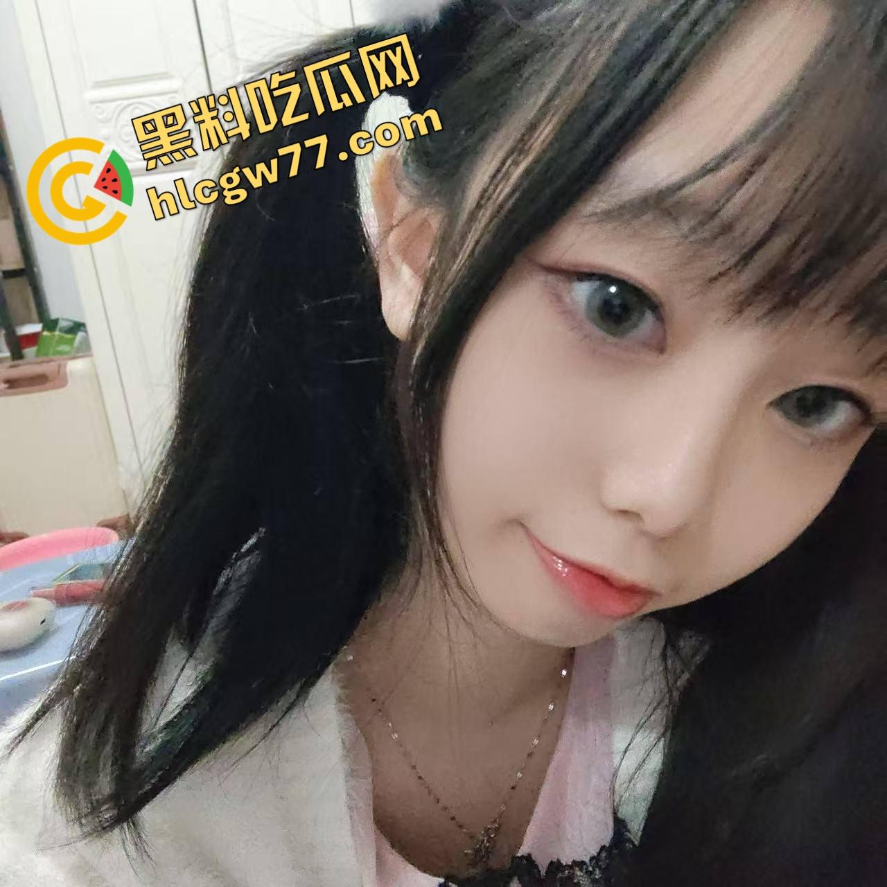 马鞍山JK眼镜妹【李蕊】平时装清纯,自己坐着骑屌骑到喷水,奶子乱颤淫相毕露,简直天生的母狗!-5