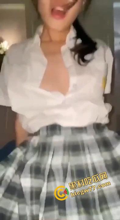 马鞍山JK眼镜妹【李蕊】平时装清纯,自己坐着骑屌骑到喷水,奶子乱颤淫相毕露,简直天生的母狗!-9