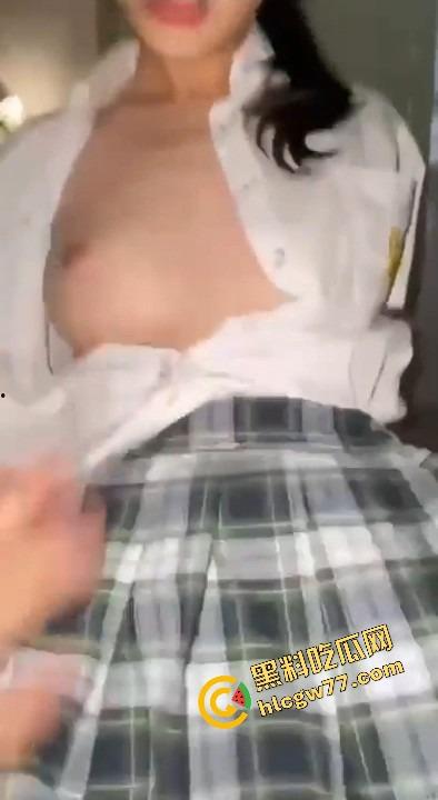 马鞍山JK眼镜妹【李蕊】平时装清纯,自己坐着骑屌骑到喷水,奶子乱颤淫相毕露,简直天生的母狗!-10