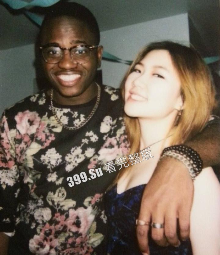 新婚 媚黑婊 给老公戴绿帽 被黑人操的嗷嗷叫 每一下都是暴击 痛苦和快乐并存 全程和尼哥中文交谈 无障碍-2
