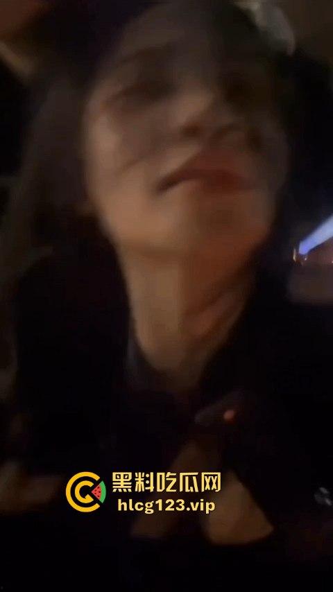 夜店里喝多的骚货嚷着想被操,带回酒店干到喷水,换着渔网再来一发操到清醒!-5