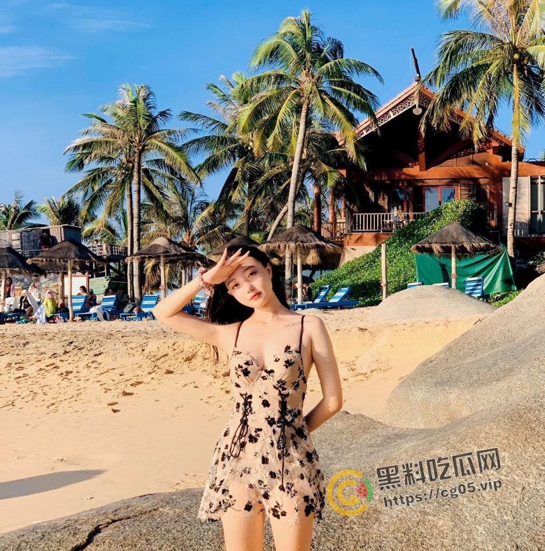 瓜友投稿!自己女神被猪拱了 因爱生恨将其视频流出 甜美妹子被肥猪暴击 惨叫连连-2