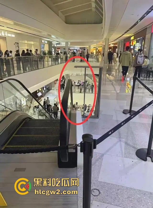 济宁新开商场小女孩从四楼坠落,不幸离世,疑因电梯事故酿成悲剧!-11