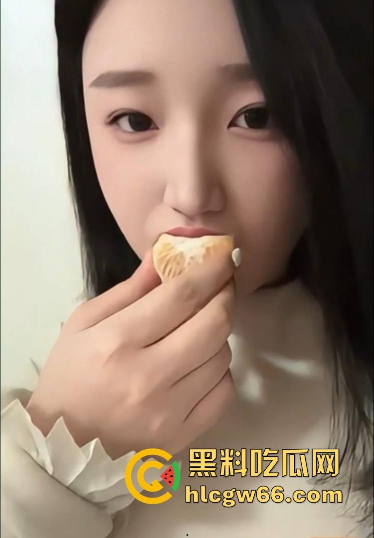 江西南昌交通学院【吴柯彤】与金主爸爸做爱视频泄密 花臂满背精神小妹 牵着狗链跪地舔屌 母狗范儿十足!-1