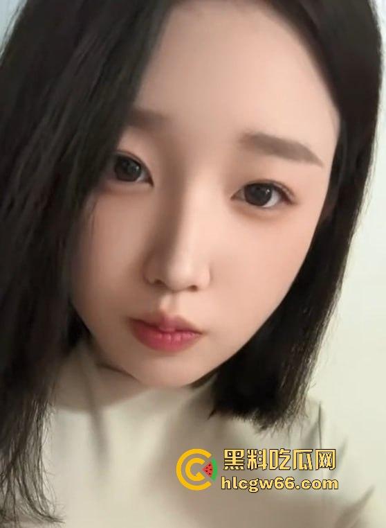 江西南昌交通学院【吴柯彤】与金主爸爸做爱视频泄密 花臂满背精神小妹 牵着狗链跪地舔屌 母狗范儿十足!-5