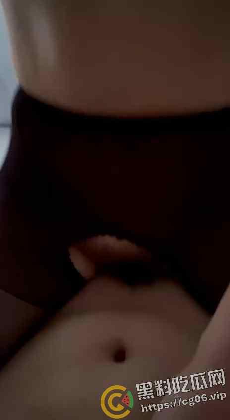 低配版战鹰!青岛珠宝售货员【郑敏】背着老公酒店1v4 还录下做爱视频发给闺蜜老公 反差婊界的抽象大师-6