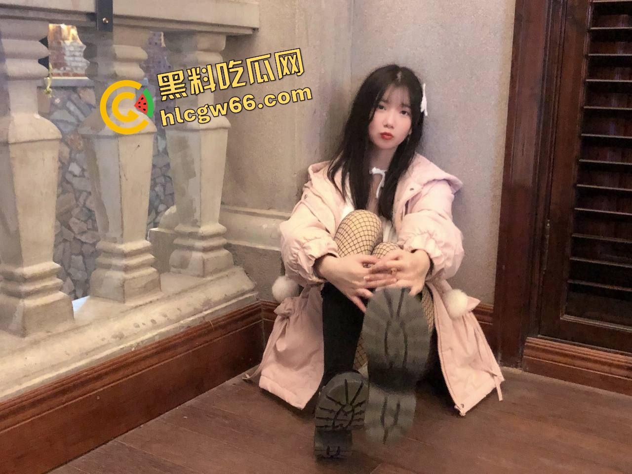 粉丝约炮分享心得,西安骚货『袁珊』调教大三妹到主动跪舔的母狗,口交插穴全程求粗暴干!-4