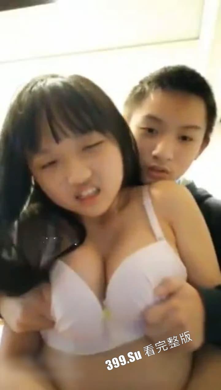 有点过于真实!性瘾发作的妹妹 缠着亲哥发骚 哥哥疯狂上下其手挑逗萝莉妹妹 这么可爱的妹妹谁不爱?-3