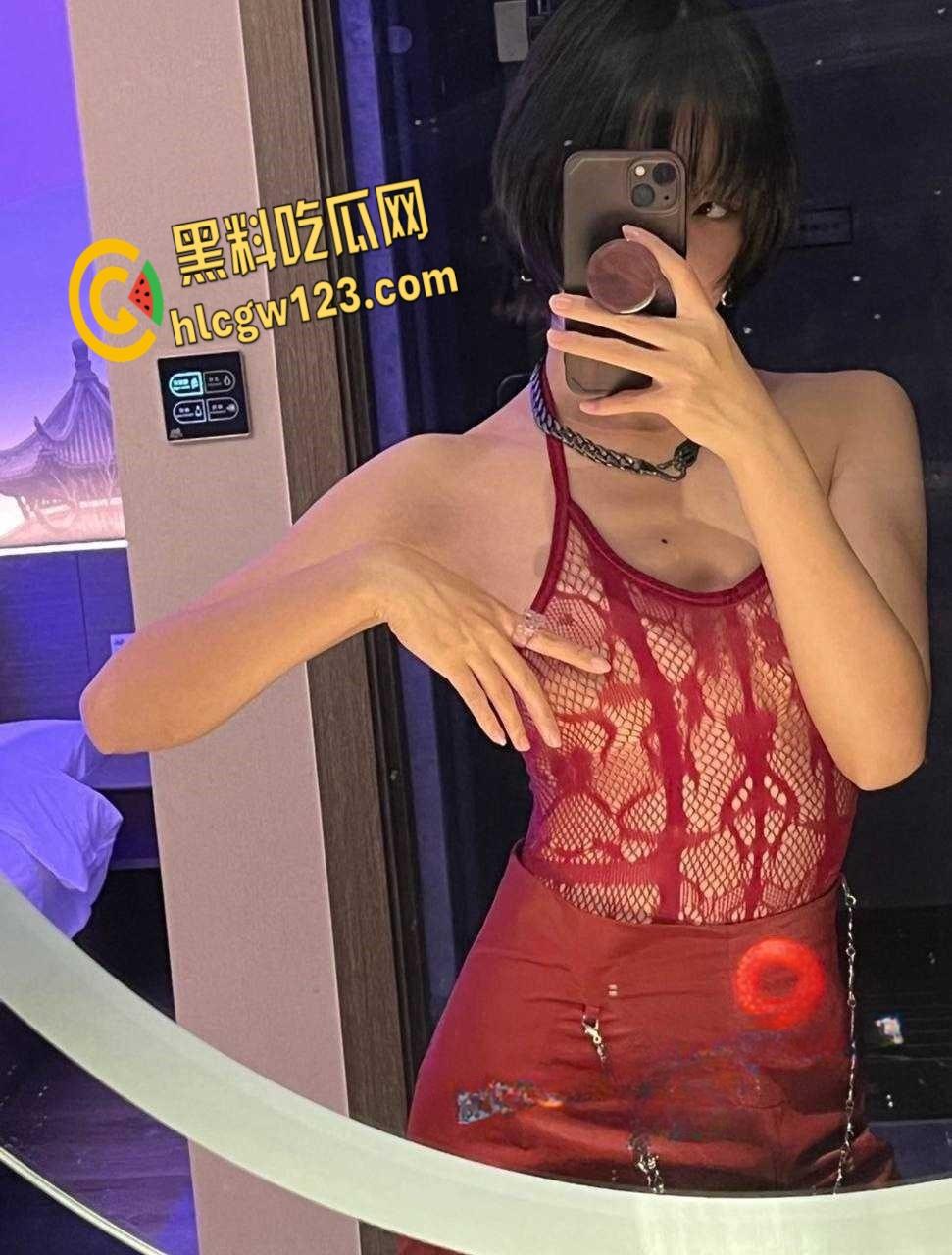 武汉政法大学学生妹【周芸芸】,大学期间与视频被男友出卖,酒店开房破处叫声真大 !-4