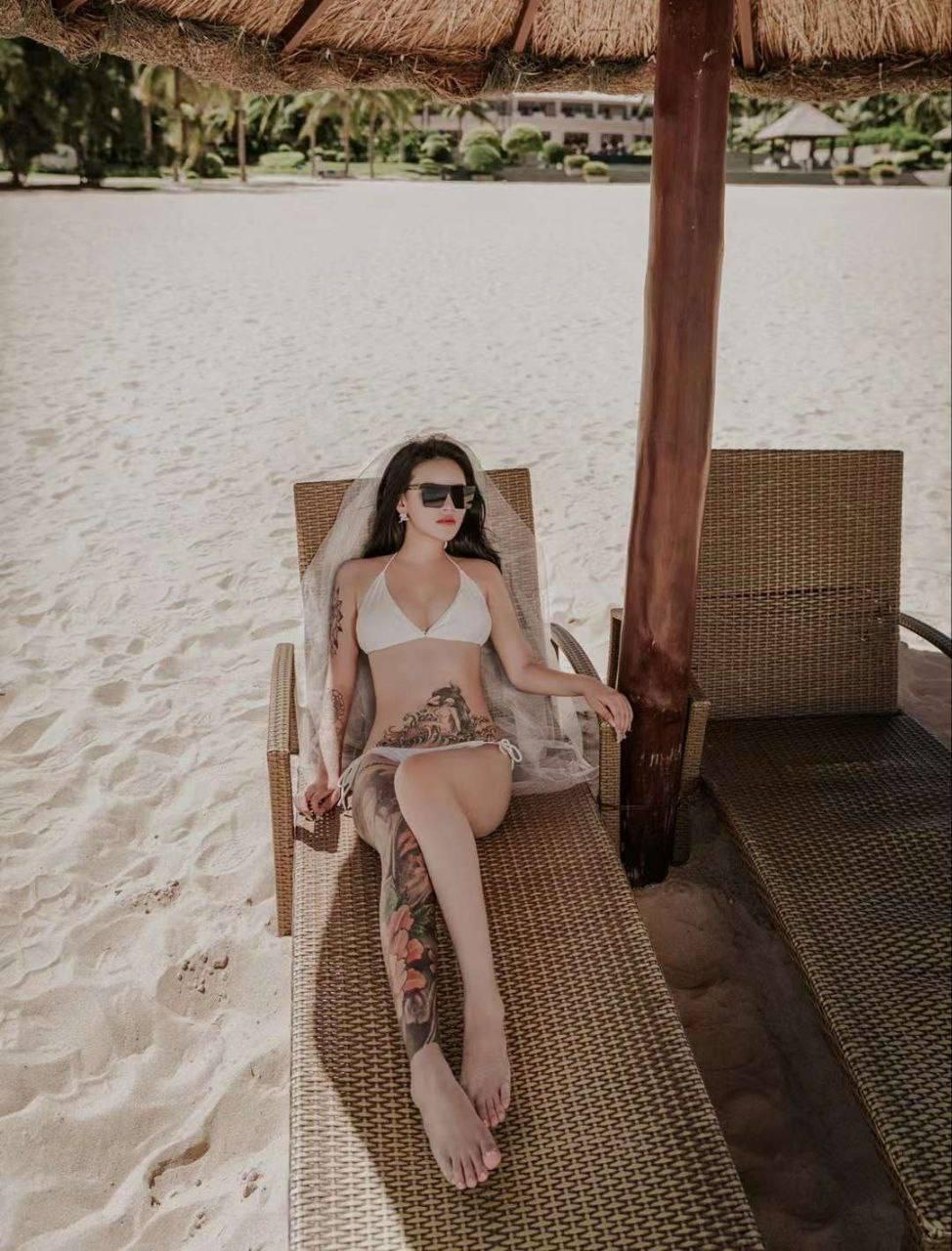 迷奸高颜值网红！下药晕倒带到酒店无套 晕了都能发出淫叫 十足的骚货