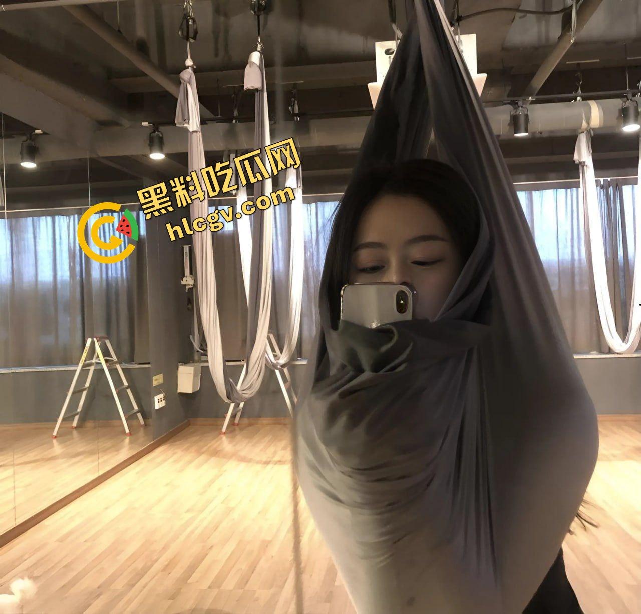 浙江杭州反差母狗『陈洁』酒吧结交社会男友 刚认识就到家里做爱 淫荡至极!独家曝光!-5