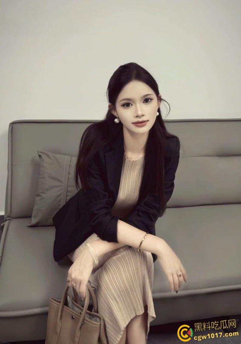 北京人妻【张霓裳】被金主调教爆操,美乳晃荡如水波荡漾,深喉口交骑乘后入,任金主肆意玩弄!-2