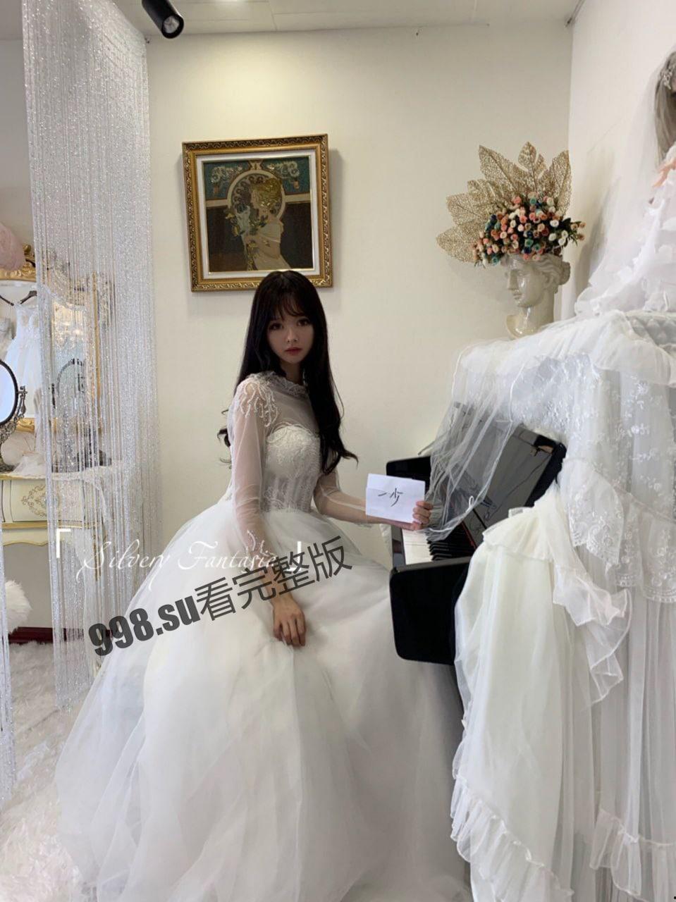 一少举牌系列 最新作品 超高颜值小姐姐身穿婚纱 举牌自慰-3