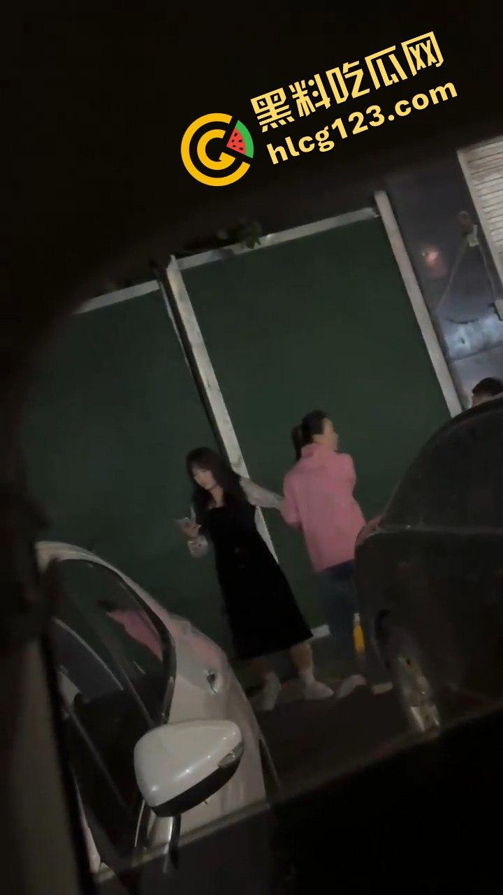 石家庄抓小三！母子联手出击，轮流暴打小三，这儿子没白养！