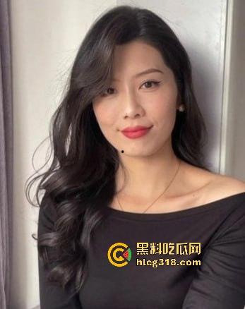 约炮极品美容院老板娘，巨乳翘臀性感人妻，拉到厕所就是一顿爆操强制吞精，这身材很难不爱！