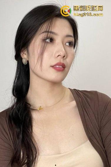 约炮极品美容院老板娘,巨乳翘臀性感人妻,拉到厕所就是一顿爆操强制吞精,这身材很难不爱!-2