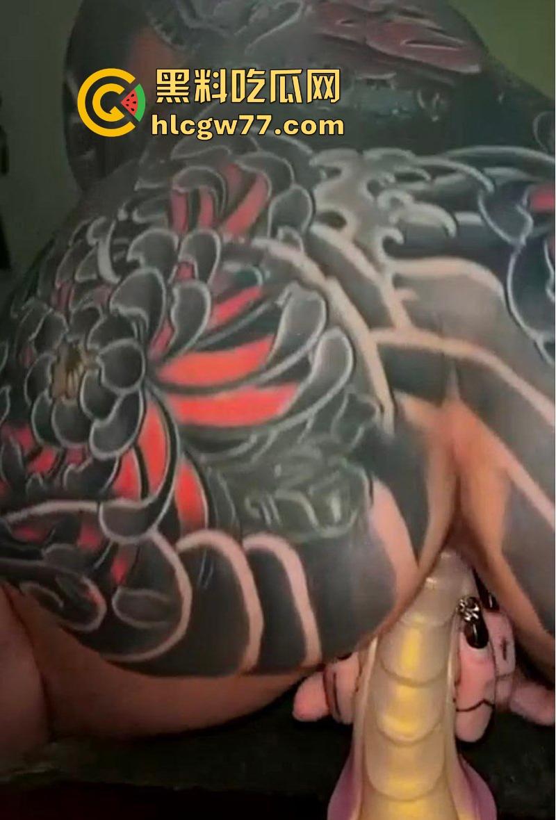 纹身男女激情性爱 极品身材肥臀纹身妹 被大屌男友爆操抽插 性爱自拍视频流出-5