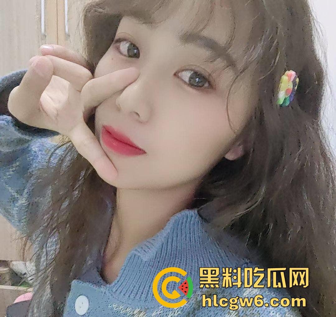 河北【张佳彤】清纯脸下的骚劲炸裂，图书馆偷玩一发，安静环境掩不住欠操的心，清纯反差简直绝了！