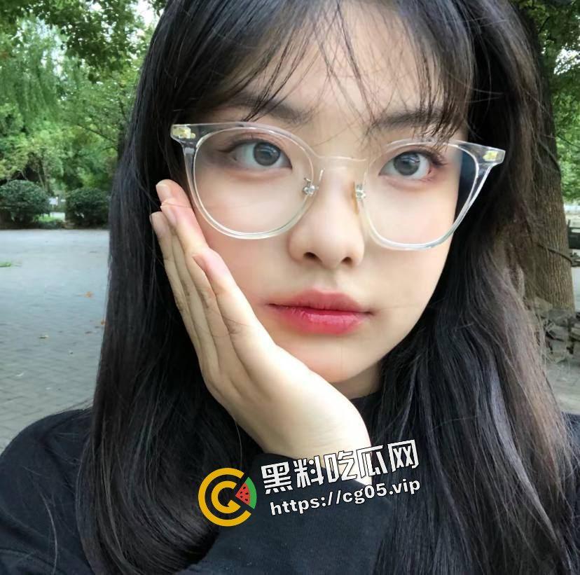 常熟理工大学【刘欣】 私密视频被男朋友跟其他渣男互换 被曝光是被长期包养的母狗