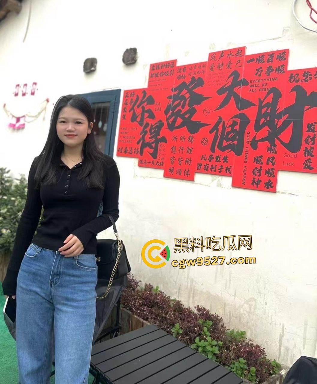 30岁销售美女【余丽娇】瞒男友勾搭客户，在镜子前被狂操自拍，还给老外口交20cm的鸡巴！