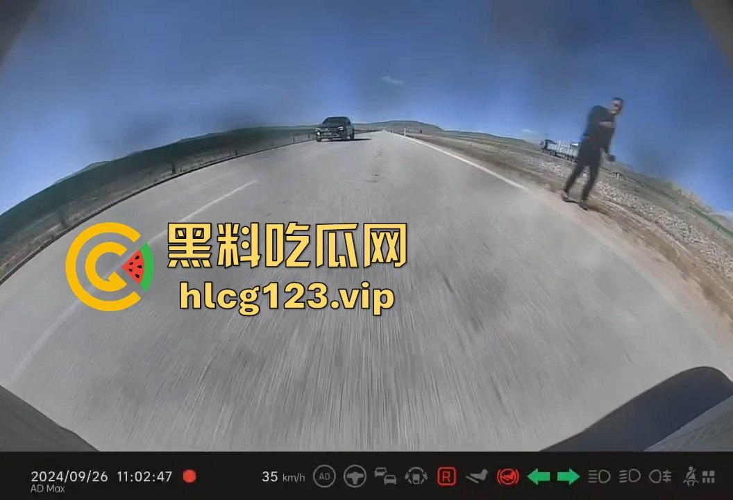 青海打砸拦车事件!警察及时出警,穷山僻壤的刁民居然还敢收过路费?-6