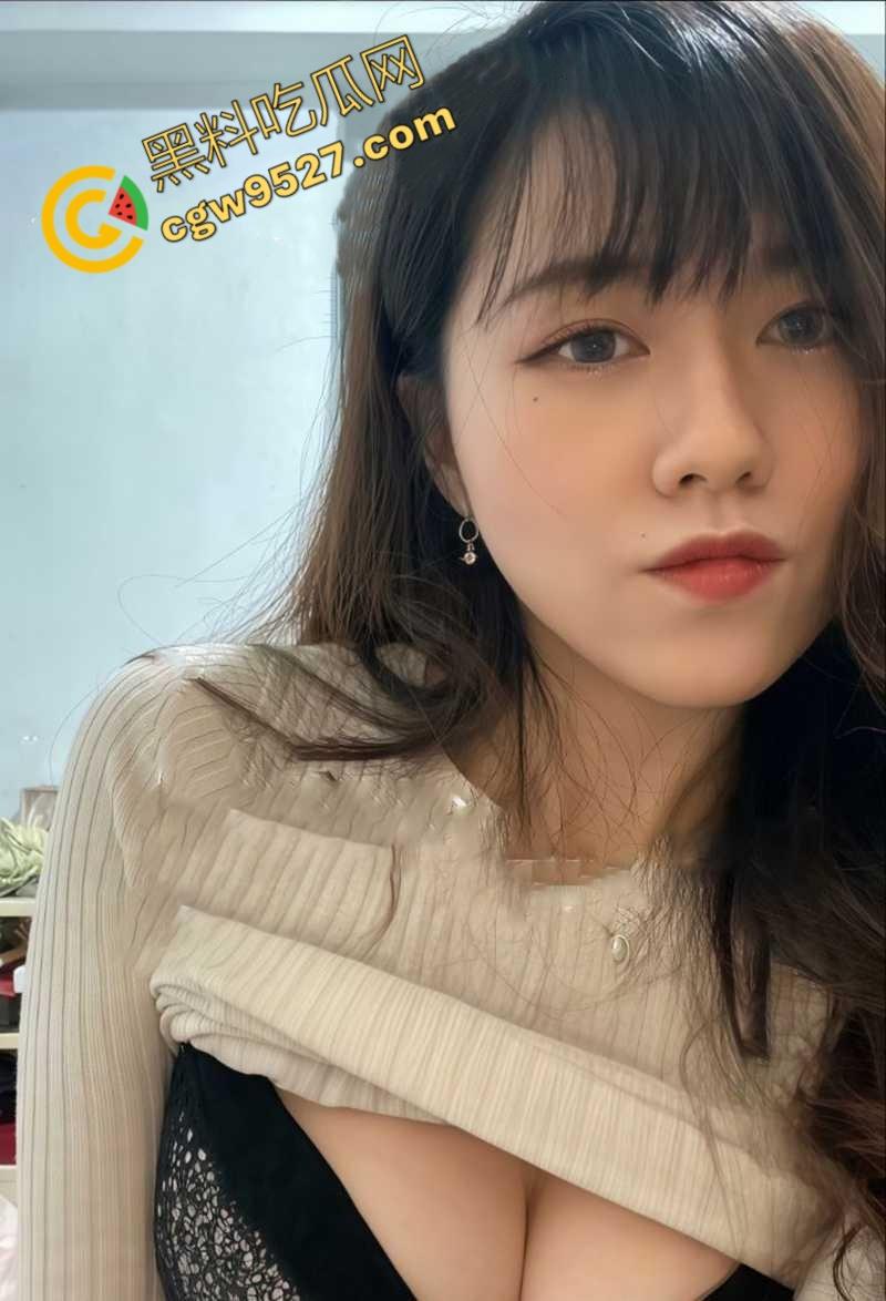 西安人妻刘梅美与老公自拍性爱视频受网友热捧!颜值高,身材纤细,诱人巨乳,粉嫩小穴令人血脉偾张-4