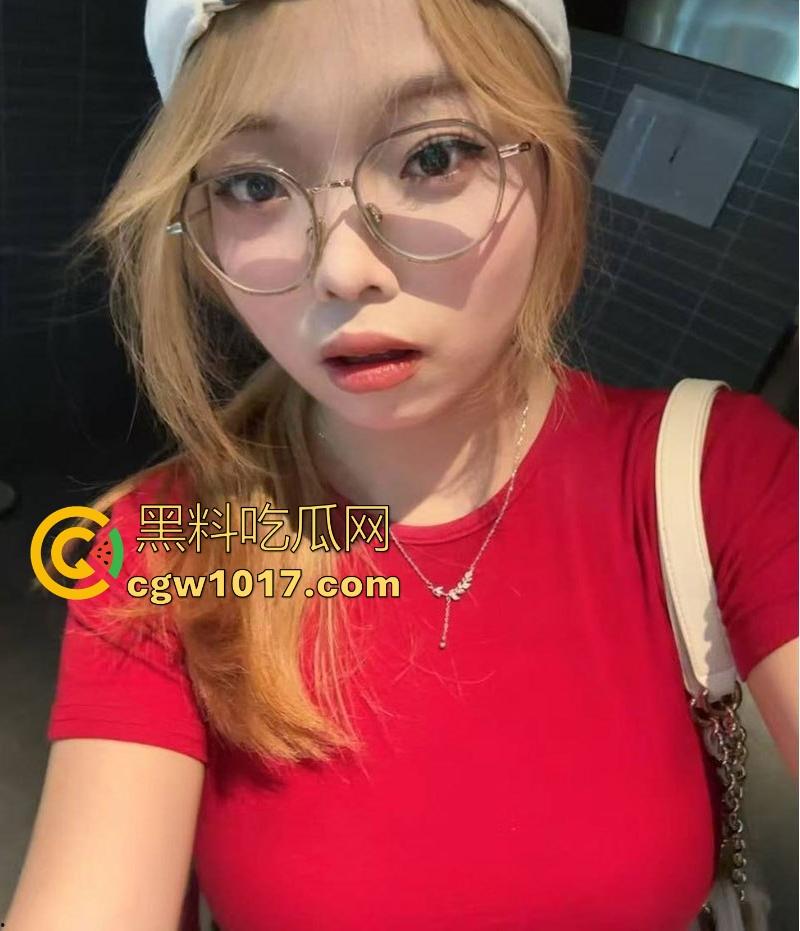 长春工业大学【林冰冰】对性的渴望的小母狗，标准的眼镜骚逼，面对男友粗暴插入骚穴，满脸享受反差巨大！-3