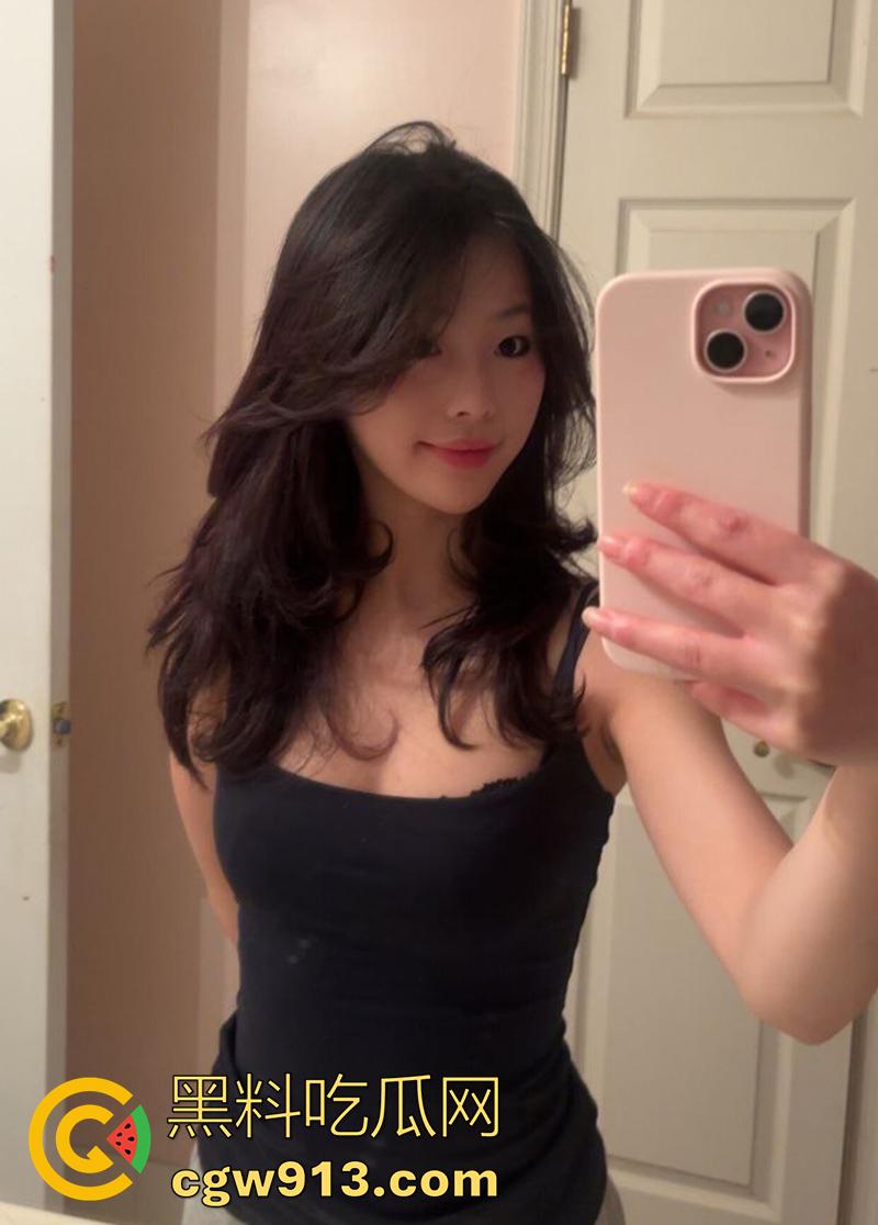 南阳师范学院乱伦母狗【王文曦】，超喜欢自慰的白虎嫩妹，各种自拍勾引网友，自慰竟然还是爸爸教的！-2