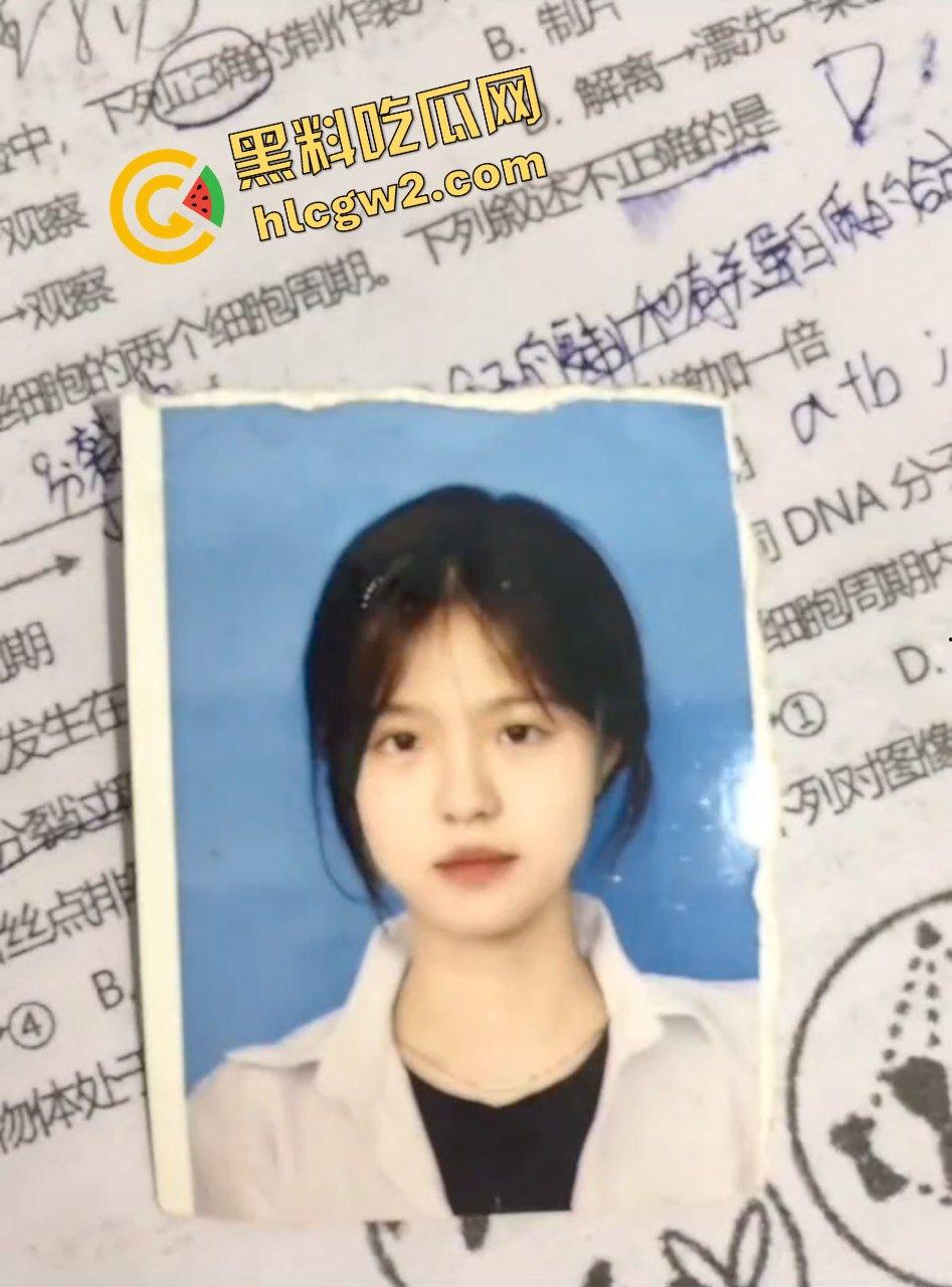 南昌艺术职业学校纯情女高『谭绘娟』清纯背后反差的一面！私拍粉穴自慰露奶 独家流出！