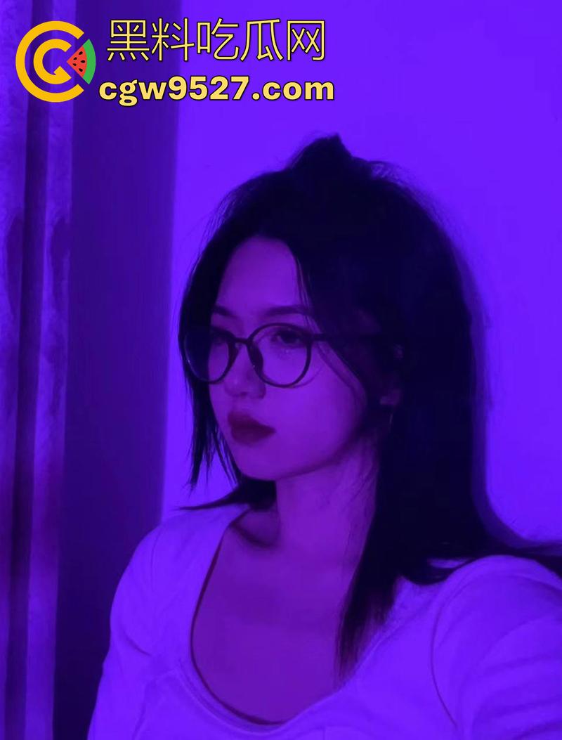 潍坊学院甜美女神【王媛媛】,乖巧的圆脸学生妹,长得很像某个明星,又嫩又听话,被男友狠狠拿捏调教!-4