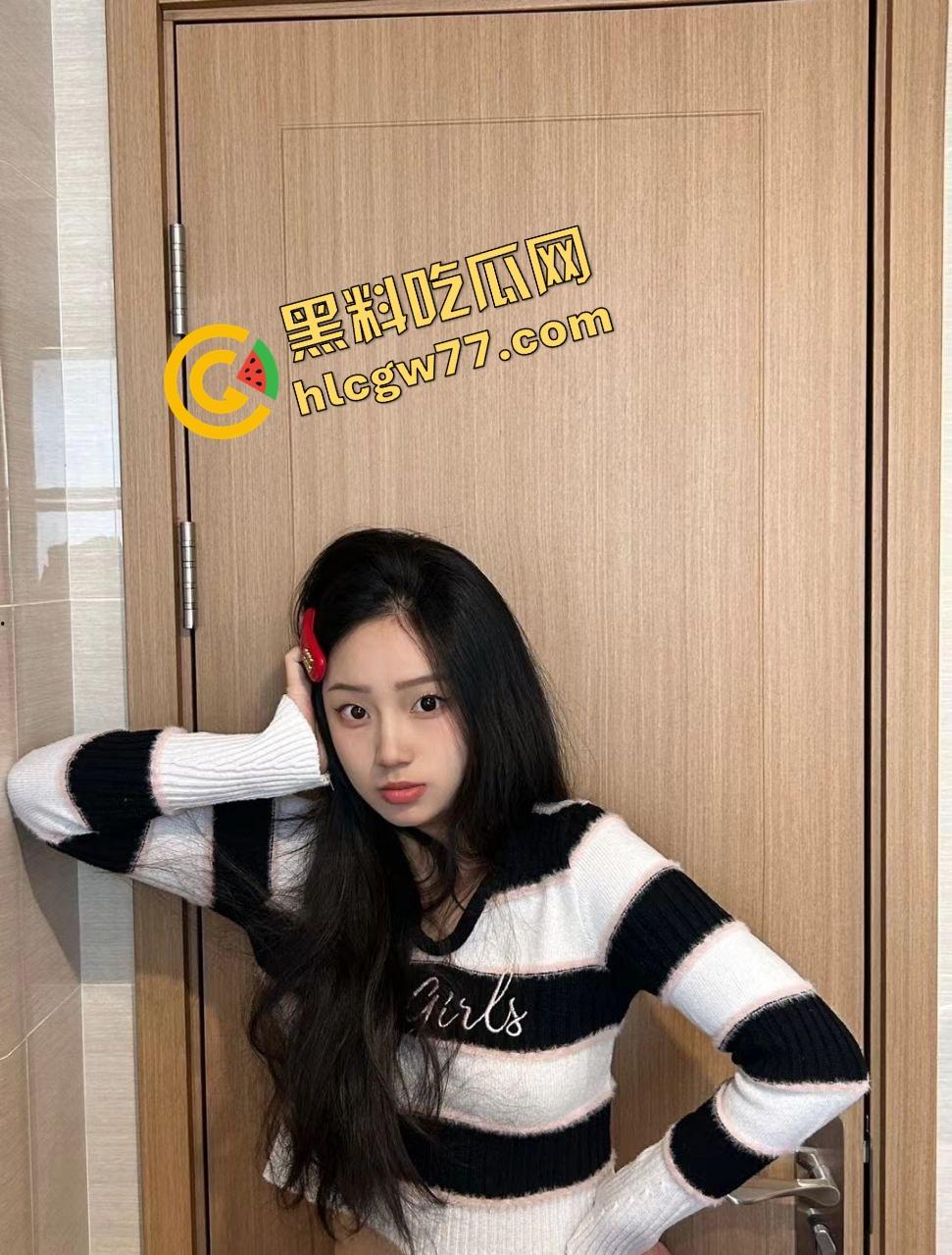 南阳『孙艺欣』浓眉大眼颜值拉满，宿舍偷拍流出，小母狗本性爆发，一晚被操7次还求再来！