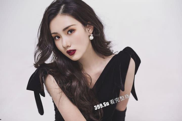 上海极品模特主持人 何姗姗 拍私房照被摄影师 PUA，疯狂吃鸡无套后入翘臀，模特界又多了一只母狗