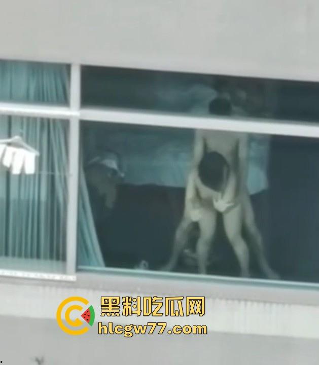狗男女不拉窗帘激情性爱 窗前站立打桩爆操 全过程被对面楼瓜友偷拍记录!-6