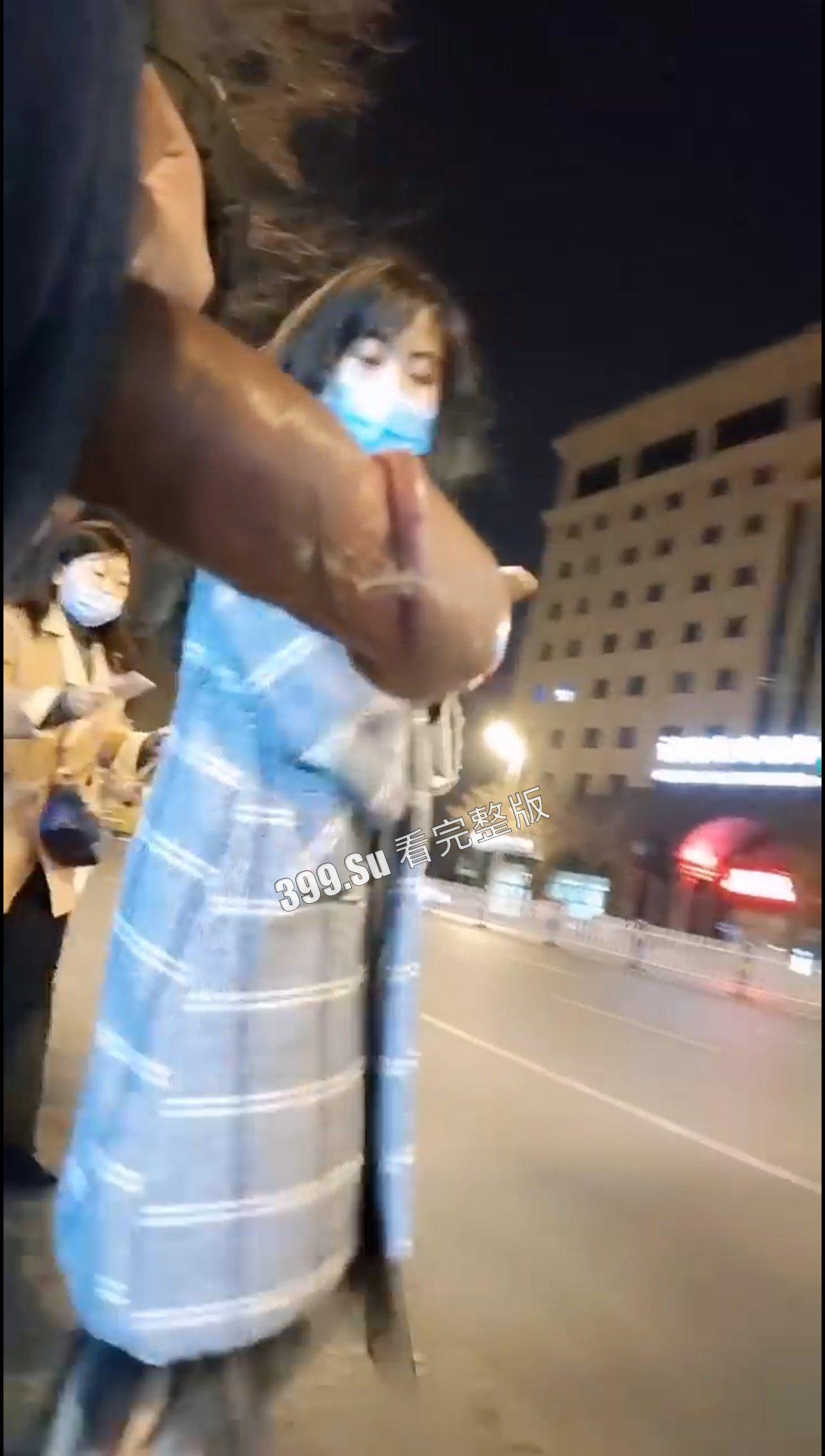 国产大变态街射 小鸡吧都快要递到人家嘴边了 给小仙女们吓的一激灵-3