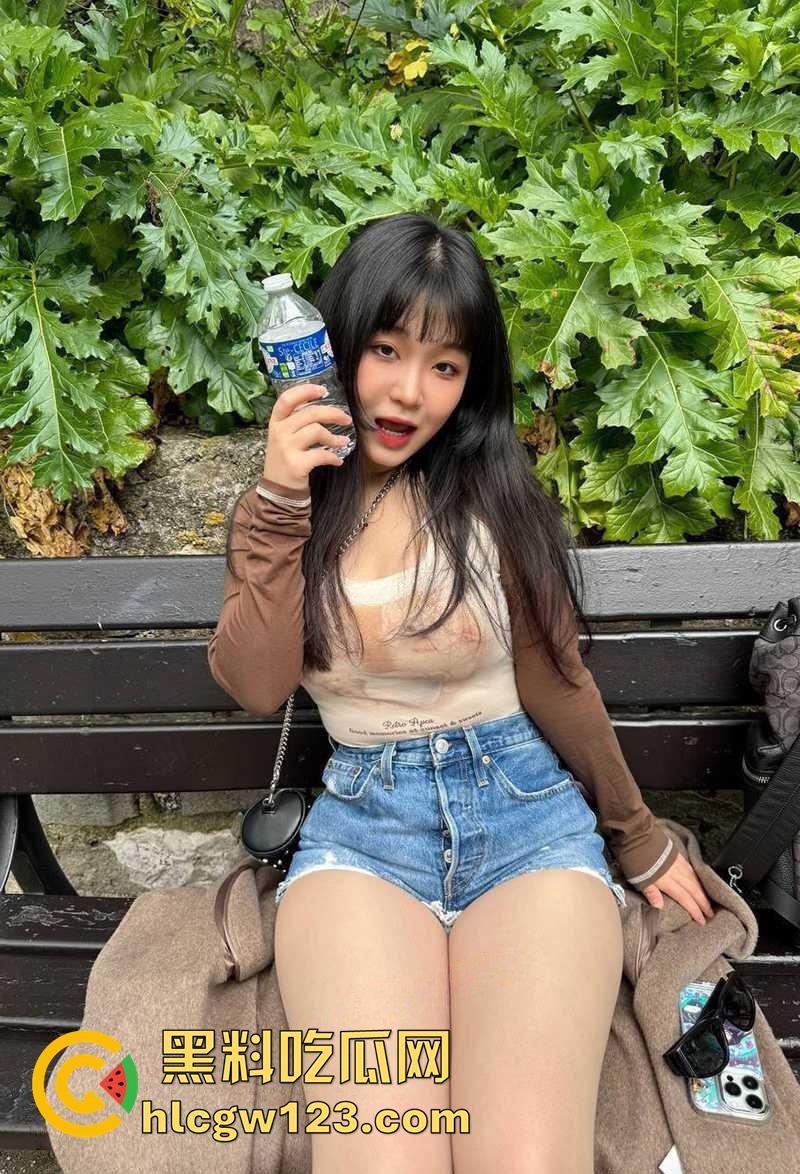 清纯脸校花女神黄羽佳，浙江经管学院大一新生，私下她骚到骨子里，群P无套尺度炸裂！