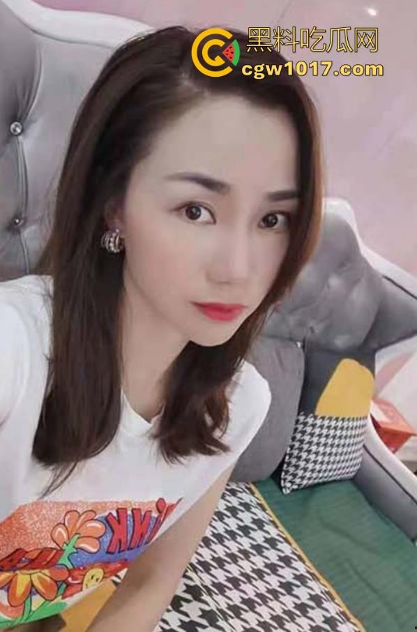 深夜潜入妈咪闺房，掀被无情猛扑直捅子宫！后入打桩狂抽每下顶穿，她浪叫搔首扭臀沉醉喷潮!