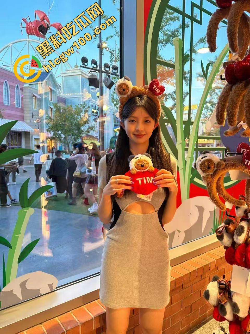 二代哥包养记录,一男配三女有钱真是好,无套后入猛操骚逼,骑脸口爆毫不心疼嘴巴都快被操肿了-7